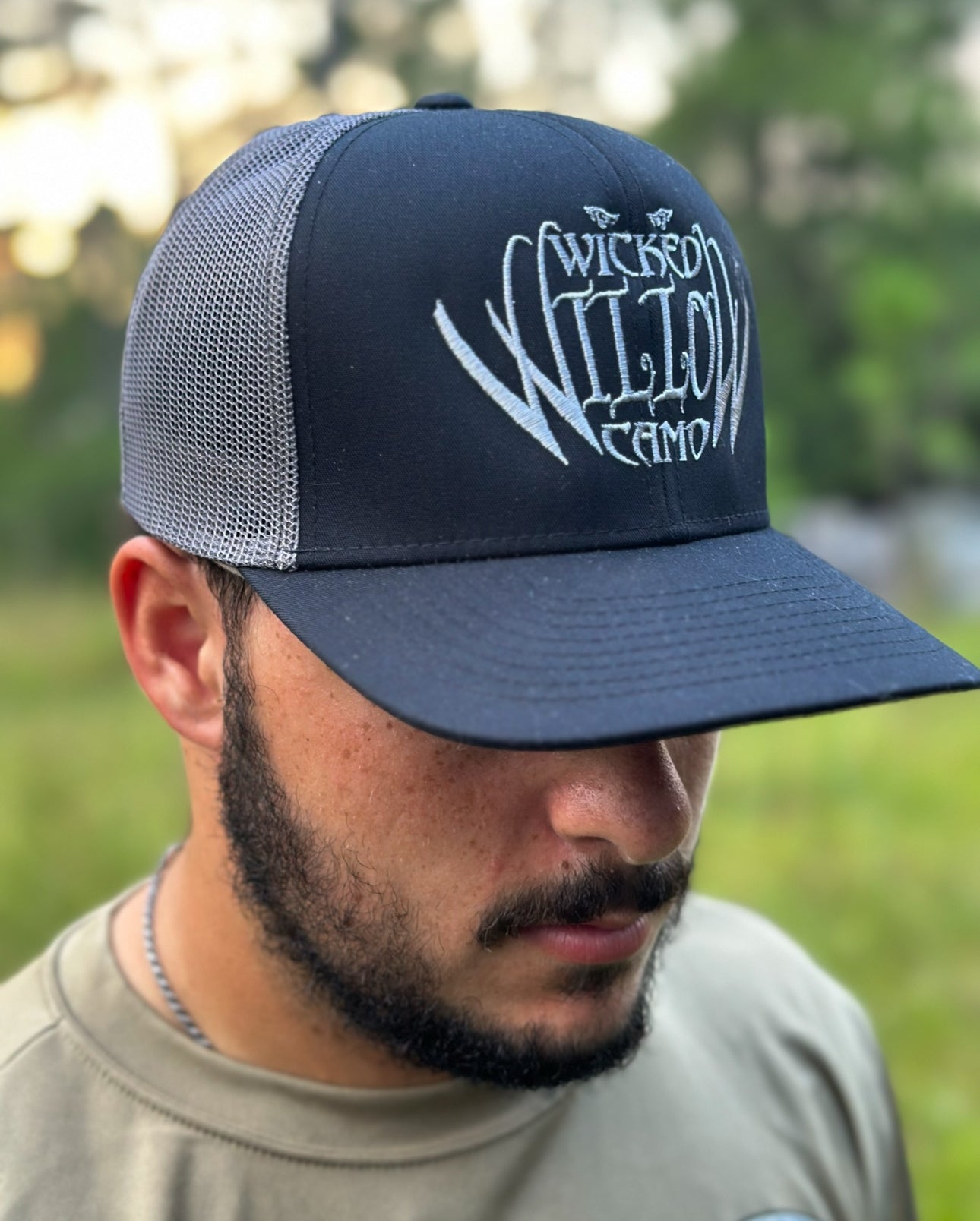 BLACK TRUCKER HAT